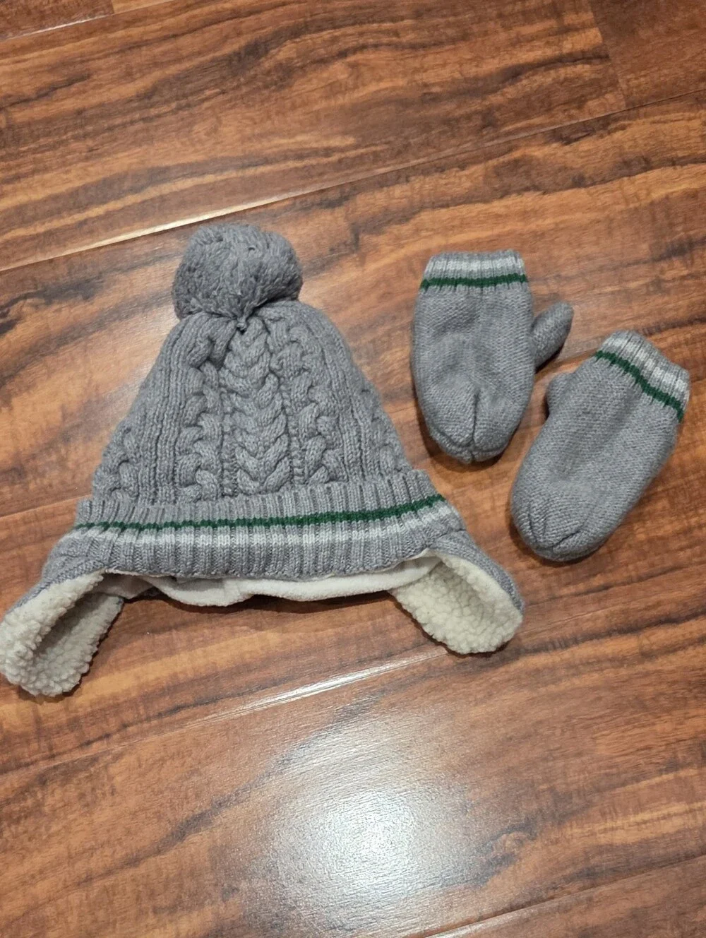 GAP Baby EUC 12 -18 Months Gray Knit Earflap Hat and Mitten Set